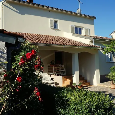 Studio And Apartment Nadia With Garden Porec Room photo