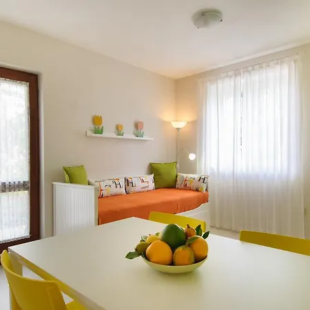 Studio And Apartment Nadia With Garden Porec Exterior photo