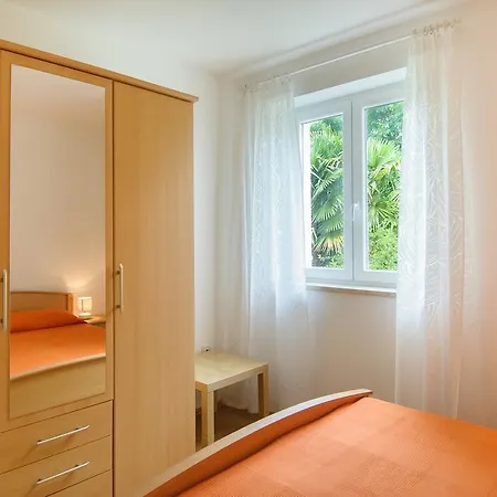 Studio And Apartment Nadia With Garden Porec Exterior photo